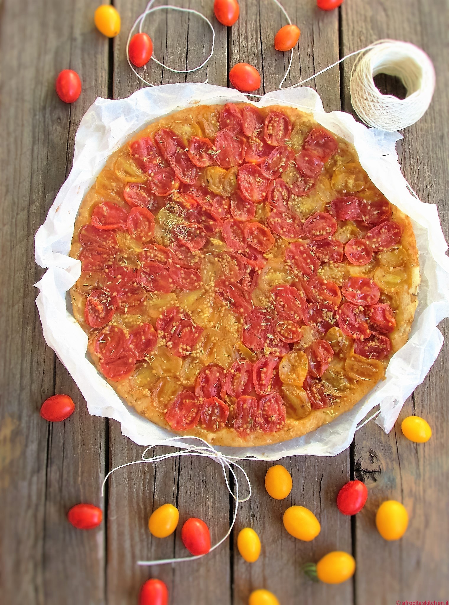 Tarte tatin salata con pomodorini